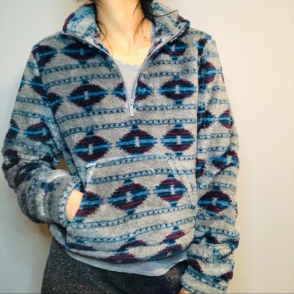 Aeropostale Tribal Aztec Printed Fuzzy 